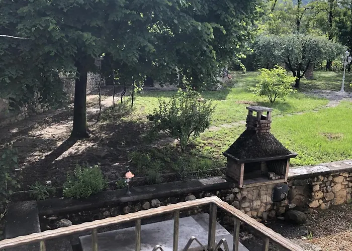 L'affresco, Rural House In Valpolicella Courtyard