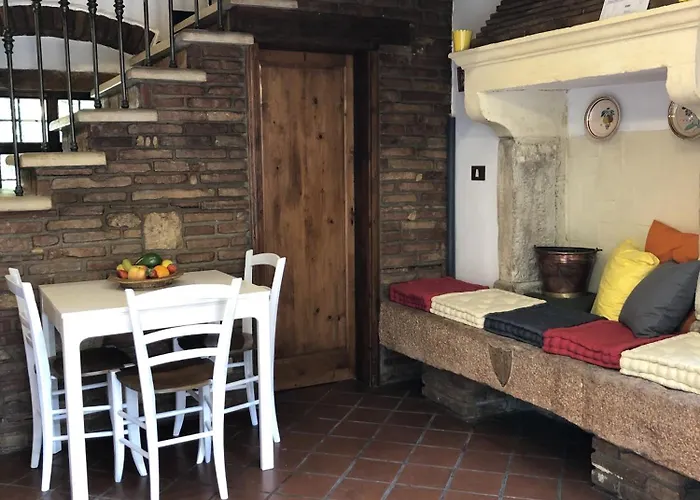 L'affresco, Rural House In Valpolicella Courtyard