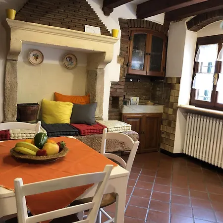 L'affresco, Rural House In Valpolicella Courtyard